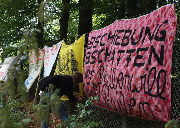 Demonstration gegen Abschiebehaft in Büren